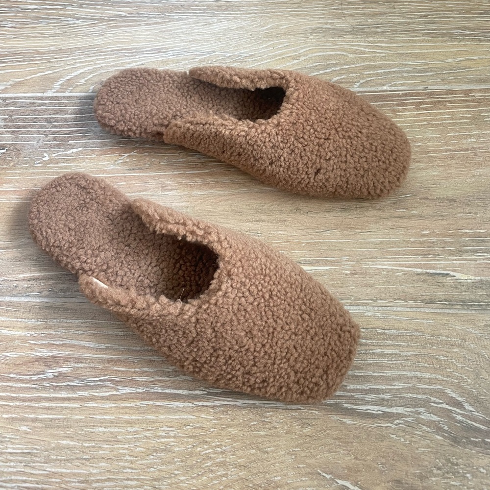 Sleeper Shearling Slippers in Brown NWOT - Picture 5 of 6